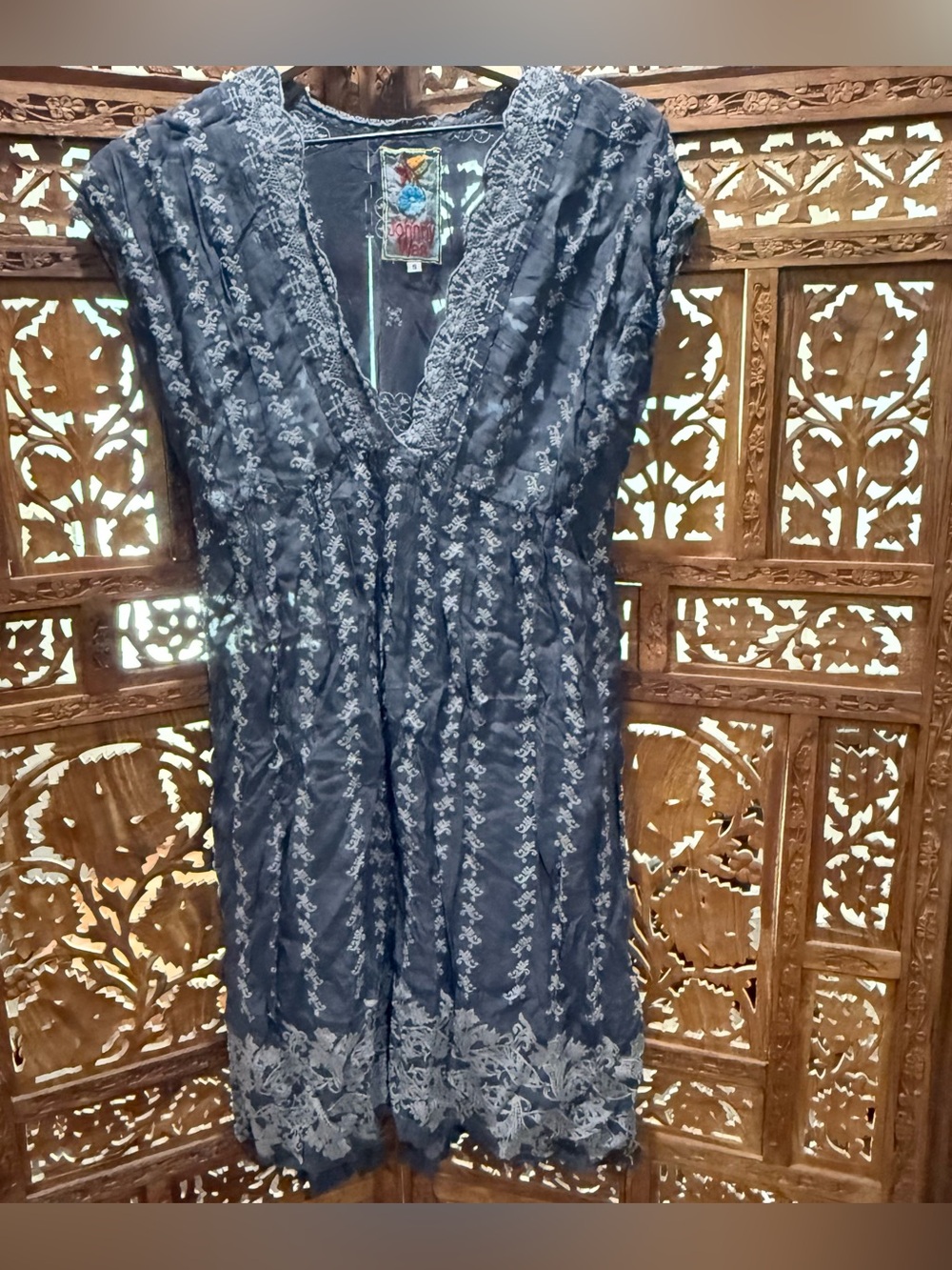 Johnny Was Small Gray Embroidered Floral Cupra Rayon Short Sleeve Tunic dress